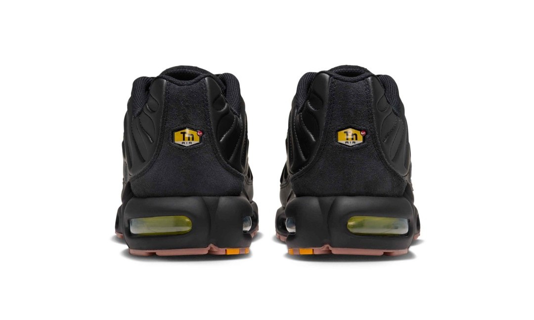 NIKE AIR MAX PLUS “プレミア/ブラック/ボルト”が10/23発売