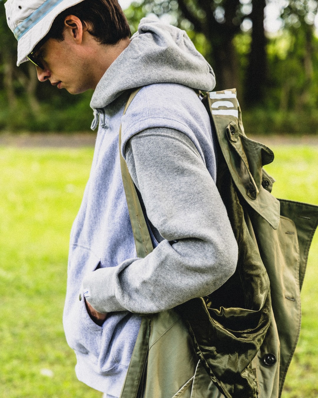 BEAMS PLUS × ENGINEERED GARMENTS 別注トレンチコートが10/17発売