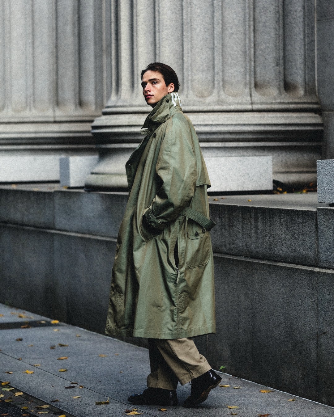 BEAMS PLUS × ENGINEERED GARMENTS 別注トレンチコートが10/17発売