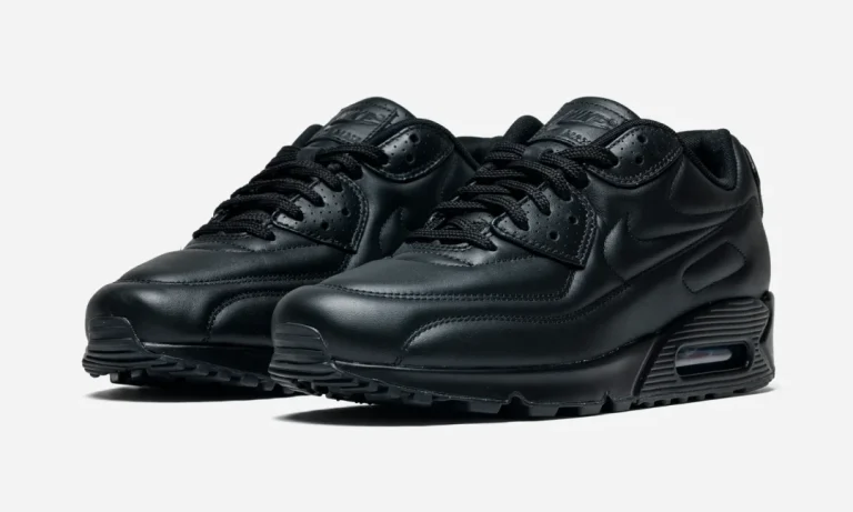 NIKE AIR MAX 90 SP “Triple Black” IV4504-001 価格:￥20,900 発売日:10月10日