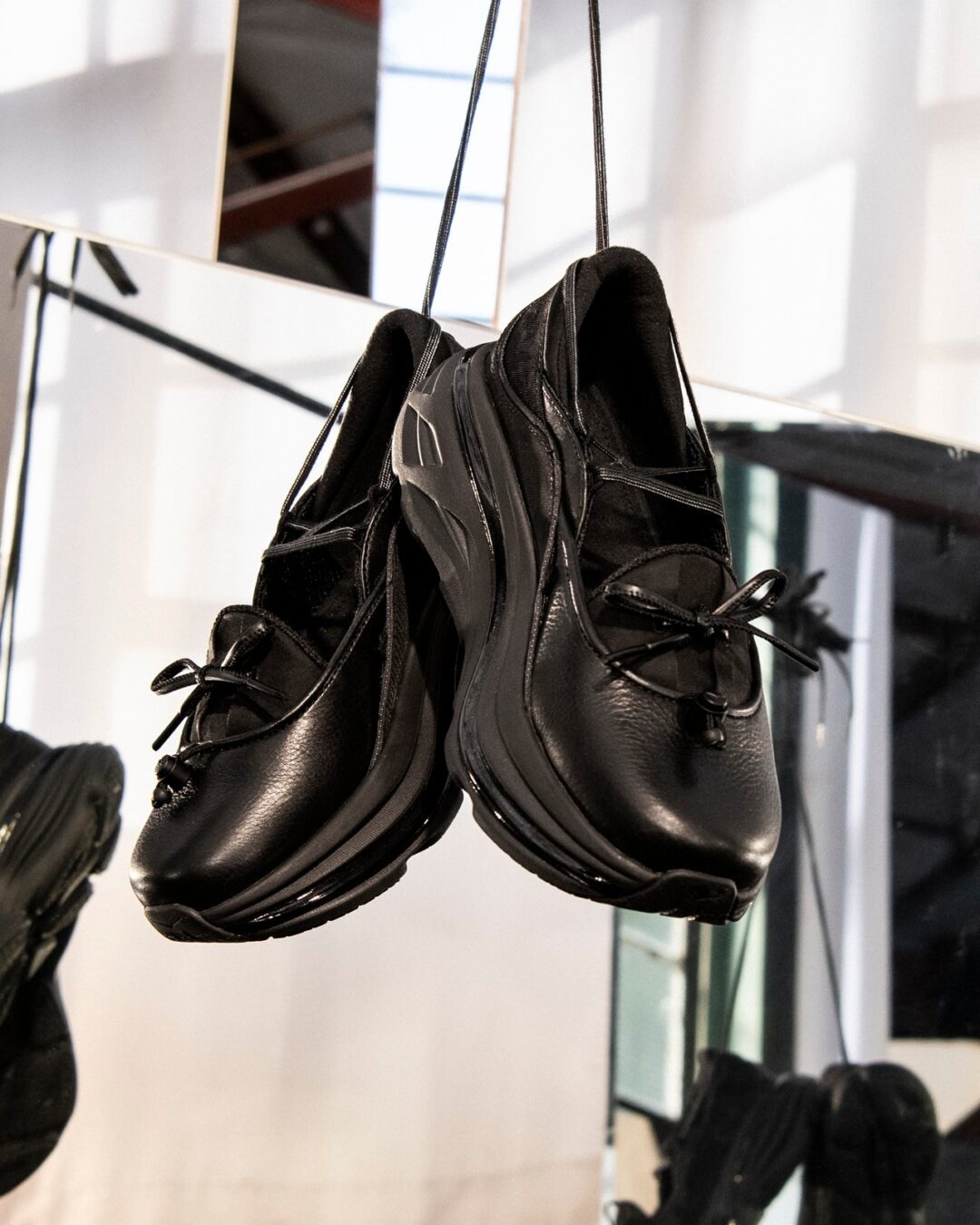 HOKAの新作スニーカー「BONDI MARY JANE」が再登場！