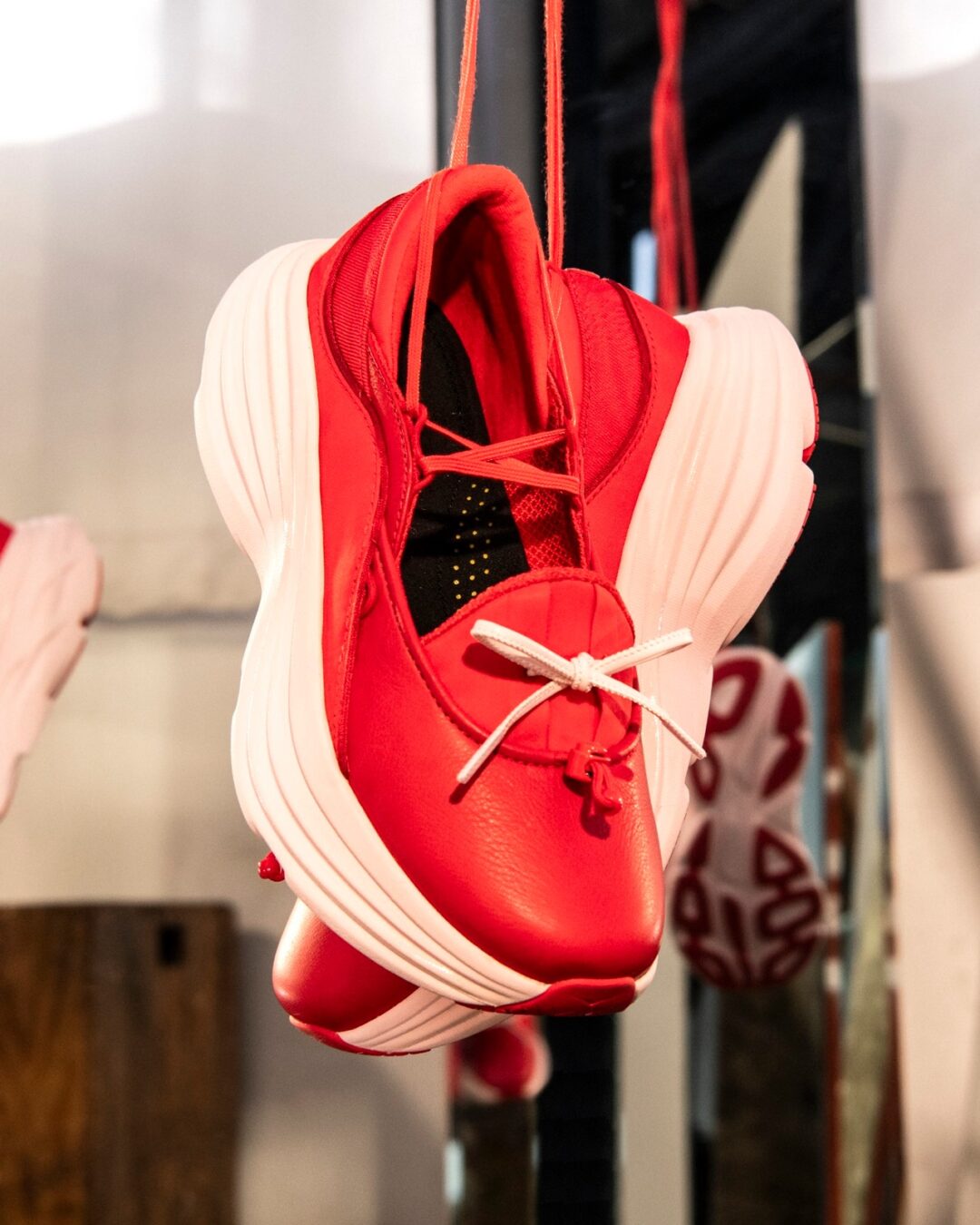 HOKAの新作スニーカー「BONDI MARY JANE」が再登場！