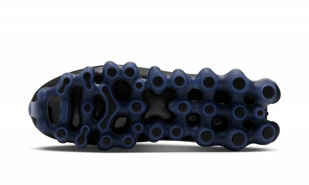 Goss!p｜新たなスタイルを提案するNIKE AIR LIQUID MAX “Black/Clear”