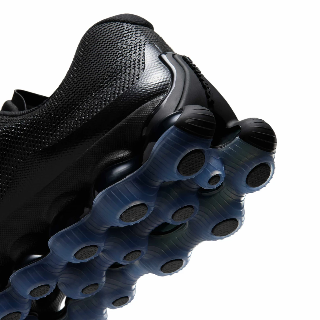 Goss!p｜新たなスタイルを提案するNIKE AIR LIQUID MAX “Black/Clear”