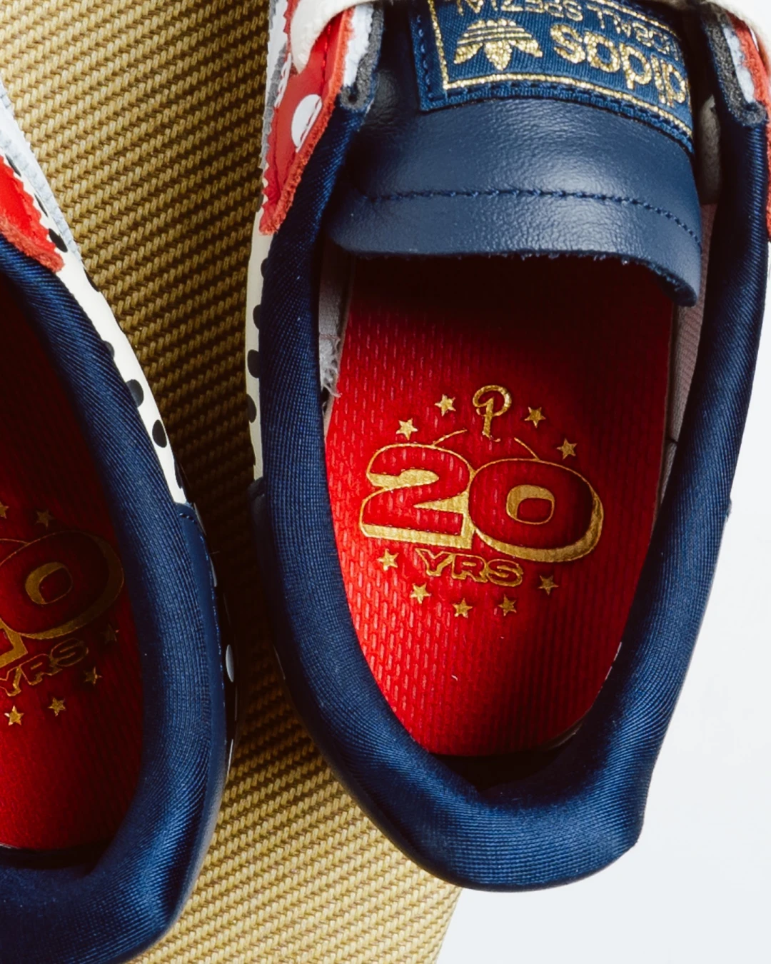 Goss!p｜Sneaker Politicsとadidasのコラボスニーカーが登場！