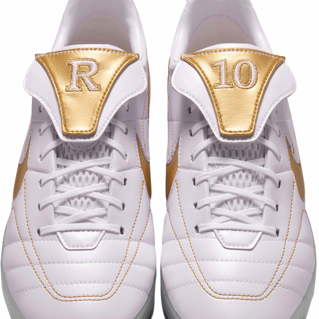 NIKE CRYOSHOT TIEMPO LEGEND R10 ロナウジーニョモデルが10/14登場