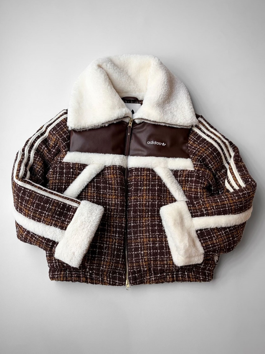 Goss!p｜adidas Originalsの新作「ツイード パディング ジャケット」が登場