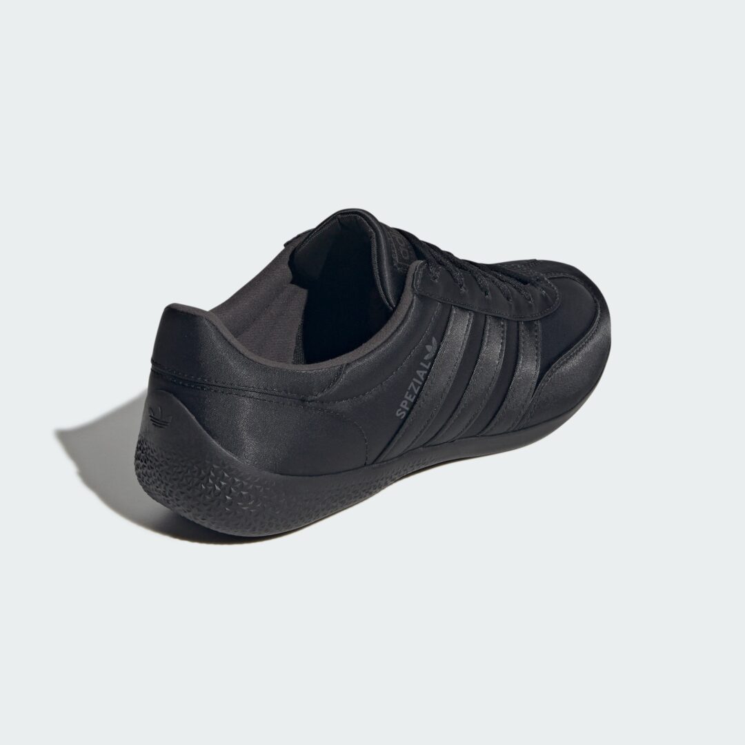 adidas Originals HANDBALL SPEZIAL LO PRO “Triple Black”が登場！