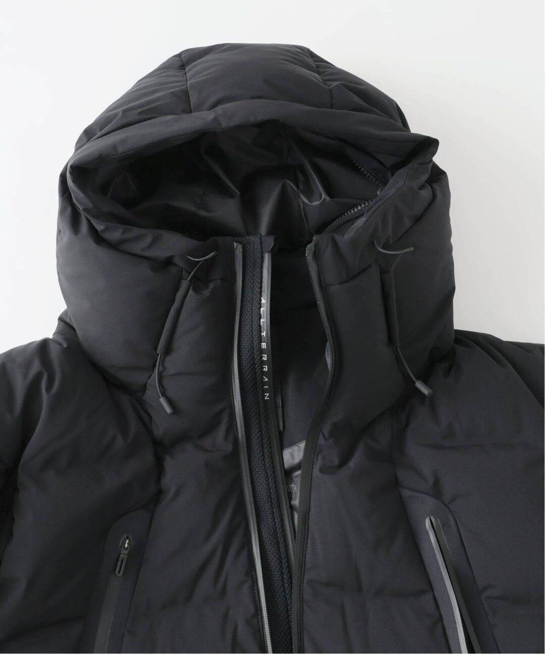 EDIFICE × DESCENTE ALLTERRAINの新作、水沢ダウン マウンテニアが11月登場