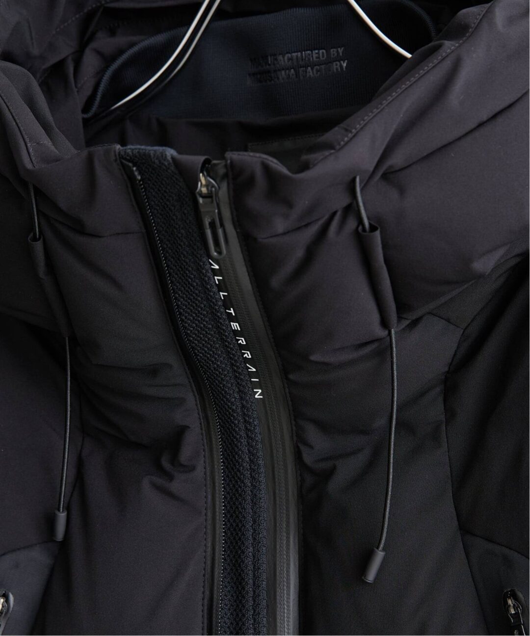 EDIFICE × DESCENTE ALLTERRAINの新作、水沢ダウン マウンテニアが11月登場