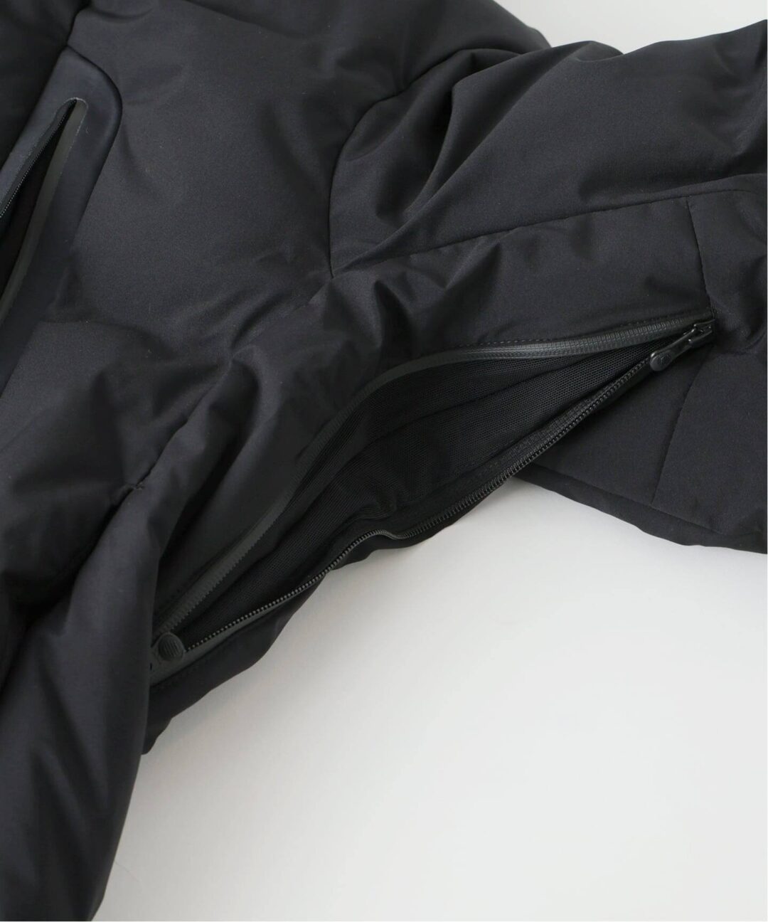 EDIFICE × DESCENTE ALLTERRAINの新作、水沢ダウン マウンテニアが11月登場