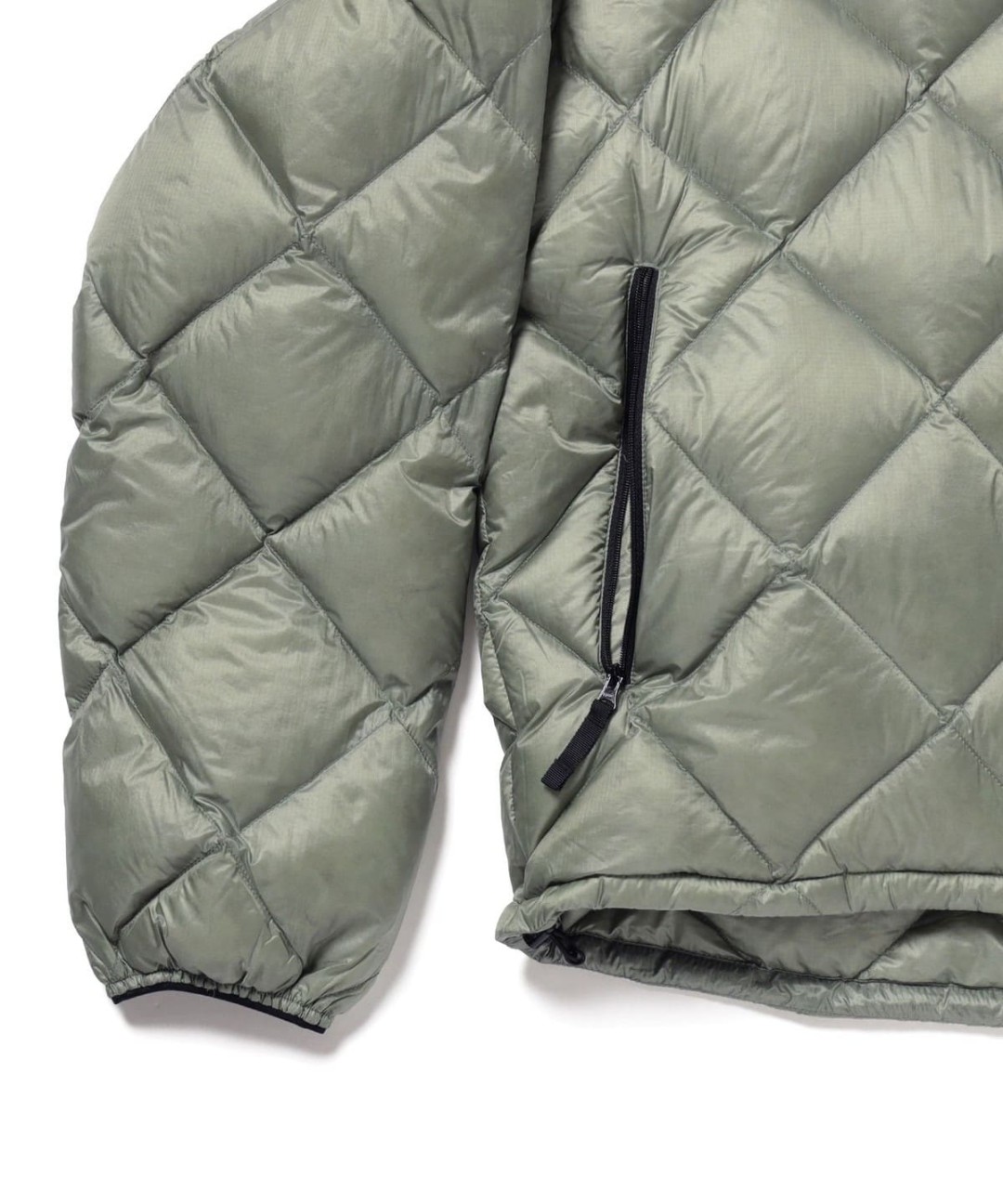 BEAMS 2026 FW ライトウェイト ダウン フーディが11月下旬に登場