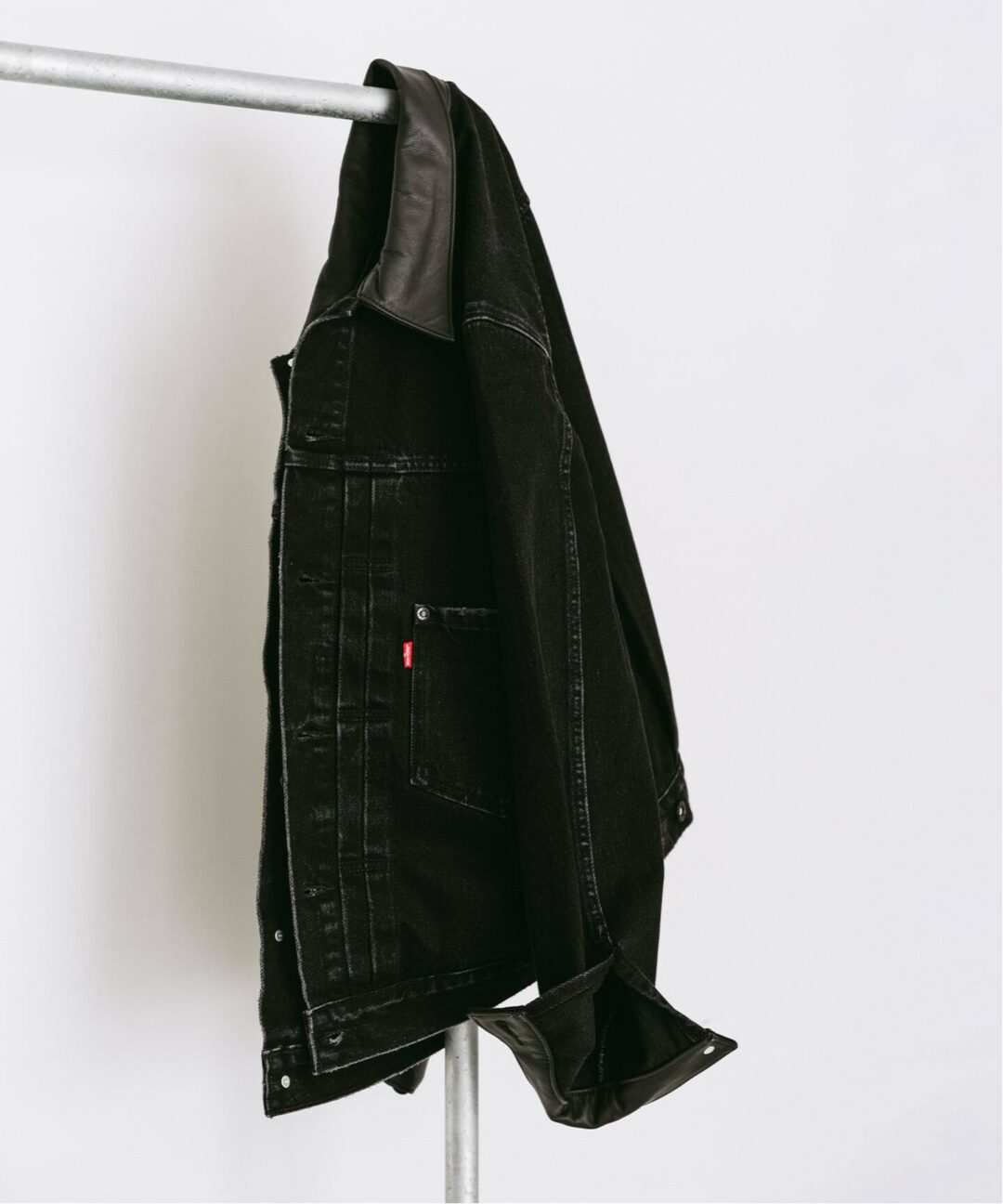 Goss!p｜EDIFICEとLevi'sが贈る2025FW別注トラッカージャケット