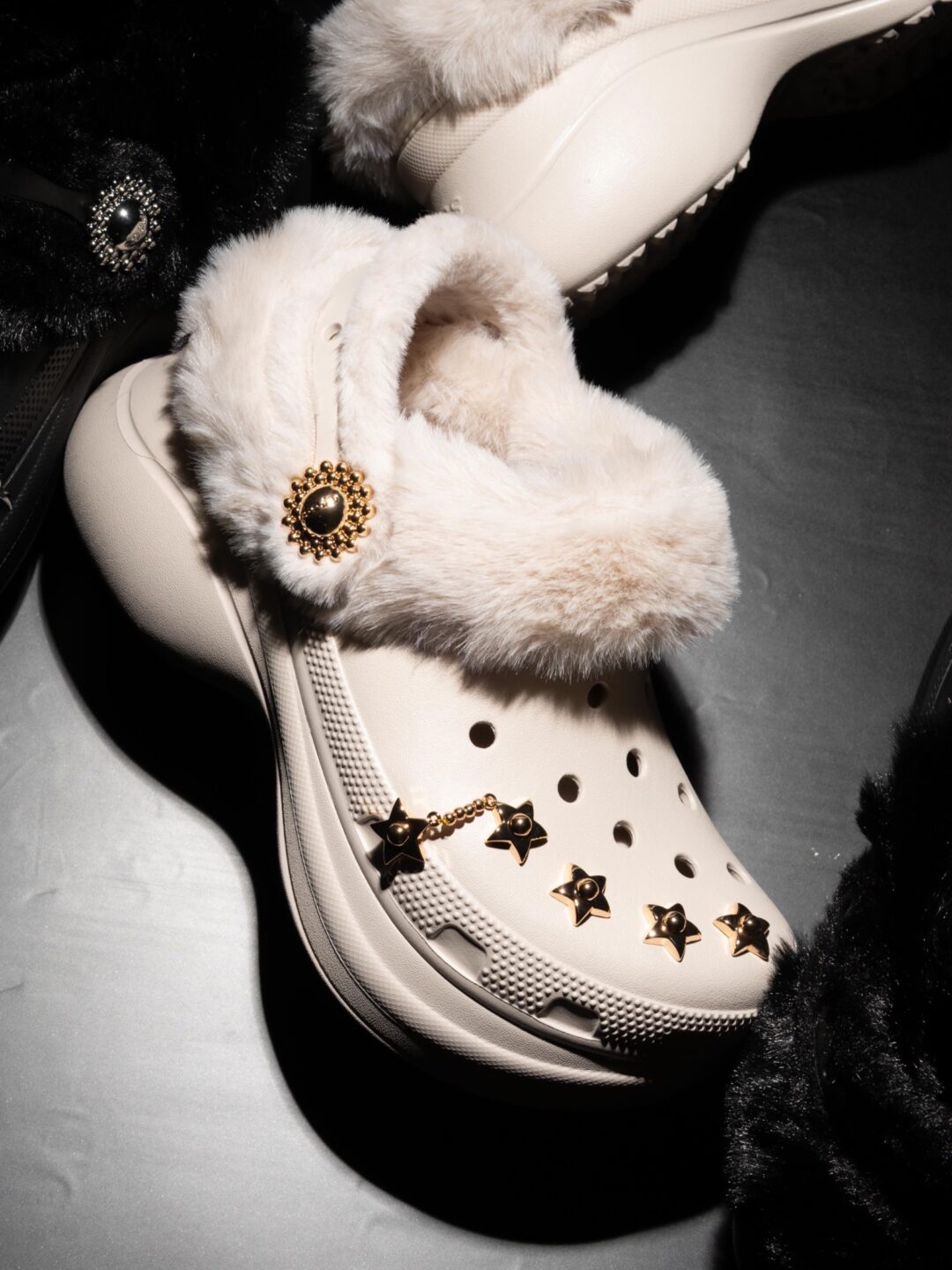 アトモス限定！Crocs BAE LINED METAL MINIS CLOG登場