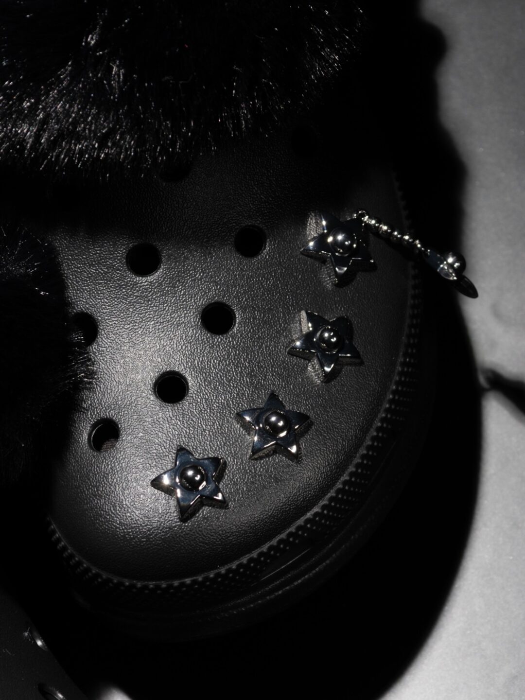 アトモス限定！Crocs BAE LINED METAL MINIS CLOG登場