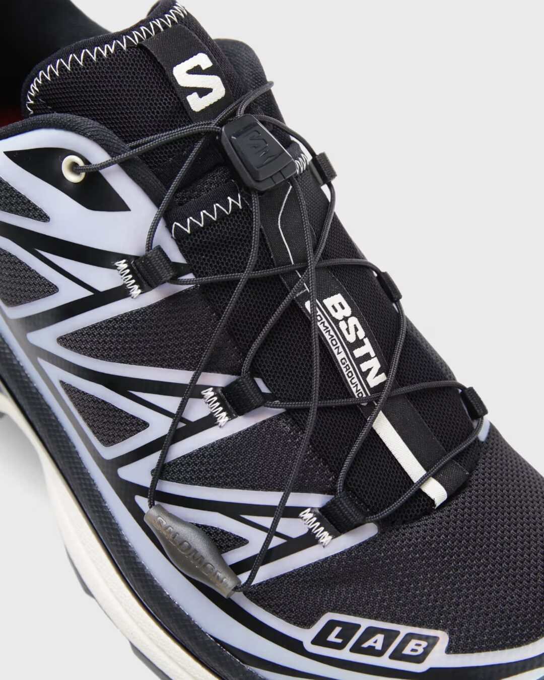 BSTNとSalomonのコラボスニーカー、10月10日発売