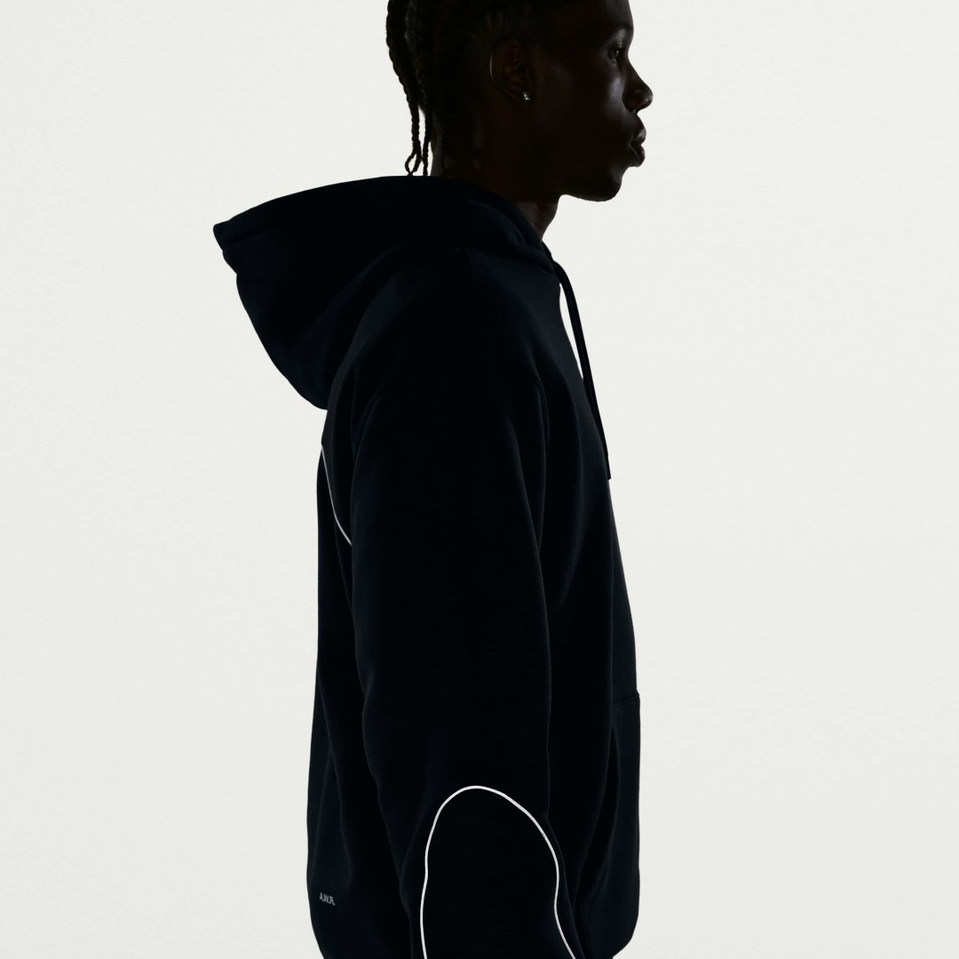 リーク|ドレイクとNIKEの新作アパレルが登場!