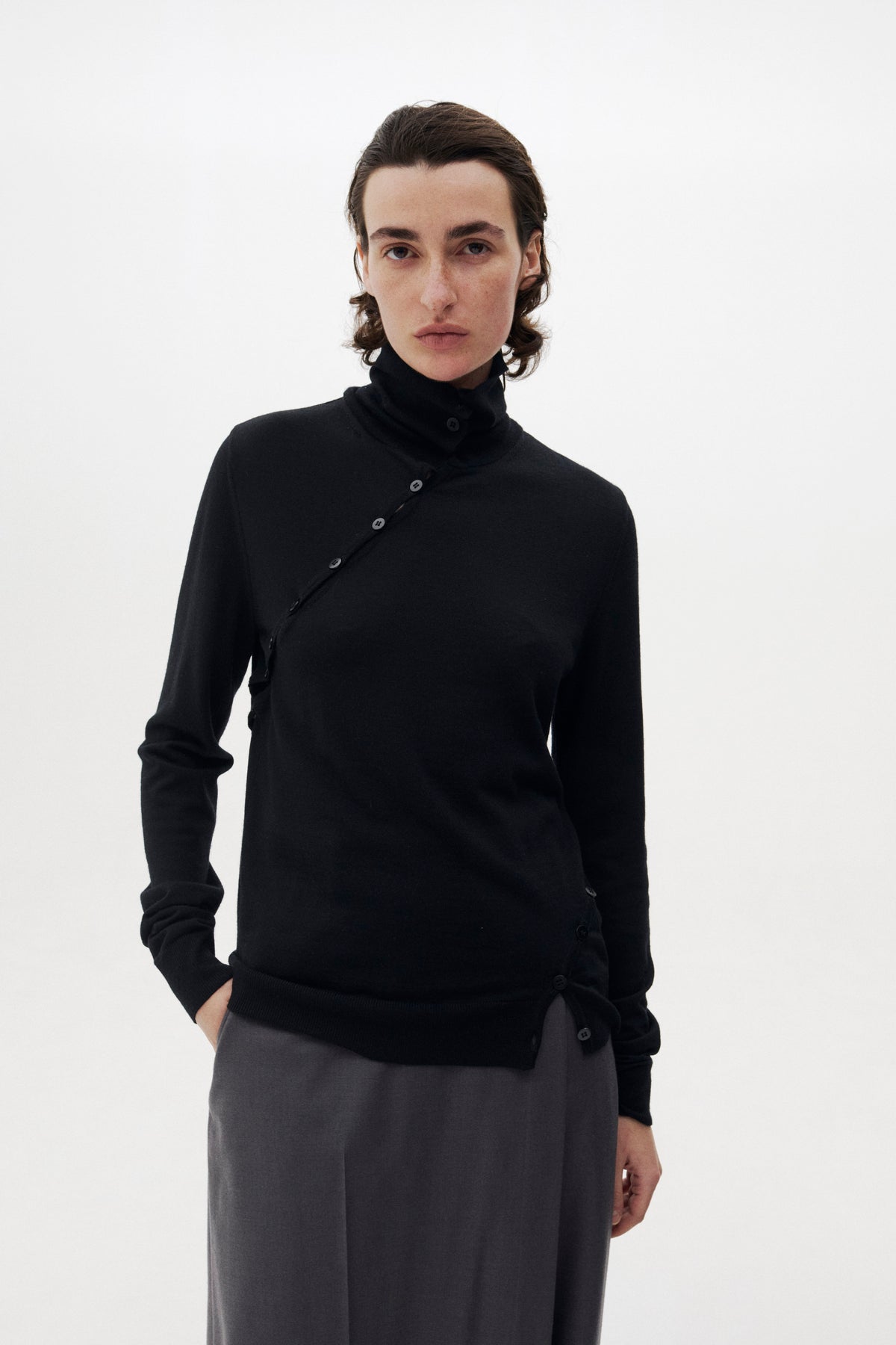 YOKEの新作「Super120's Wool Button Line Knit Top」登場