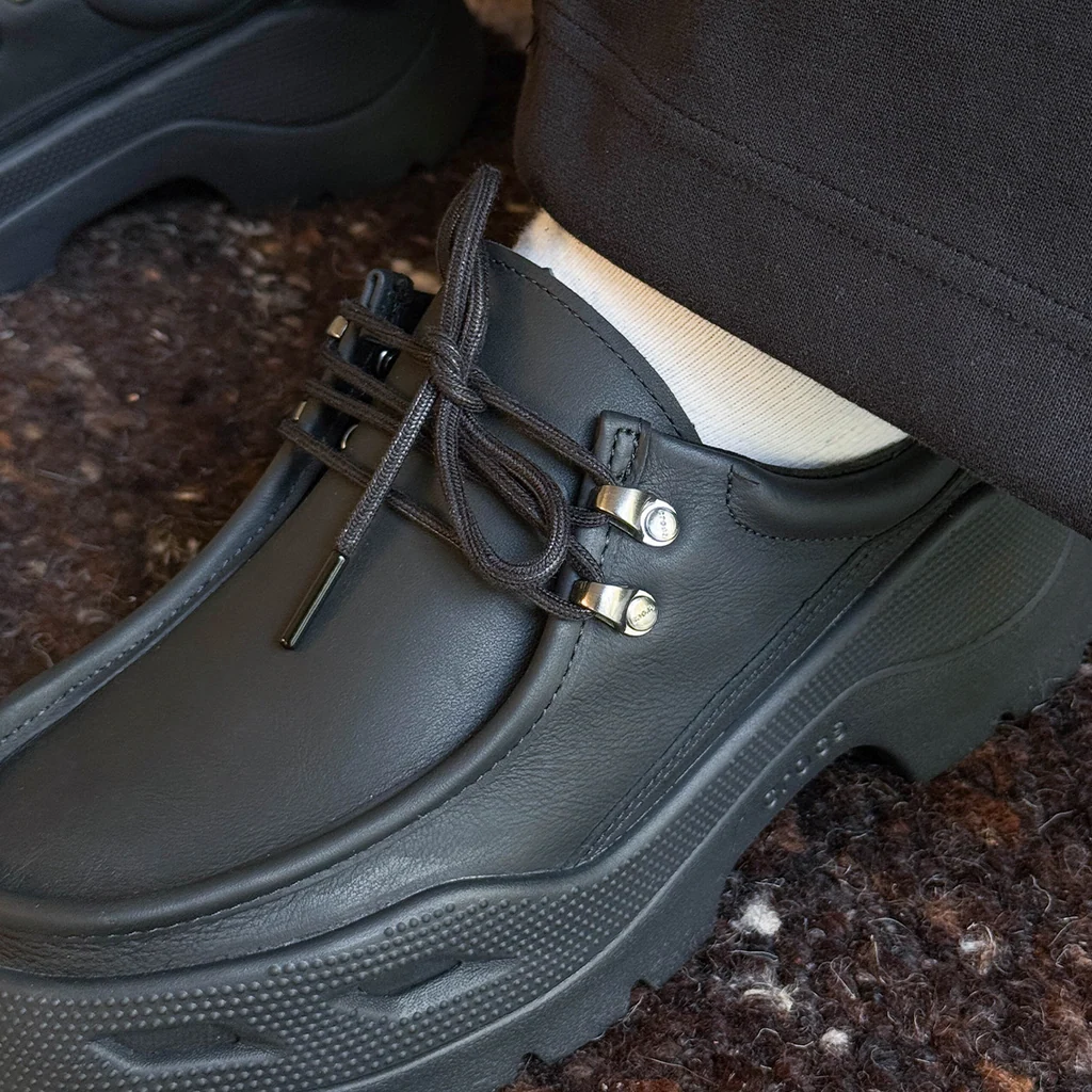 クロックス GALLERY LEATHER SHOE “Black”が10/23発売