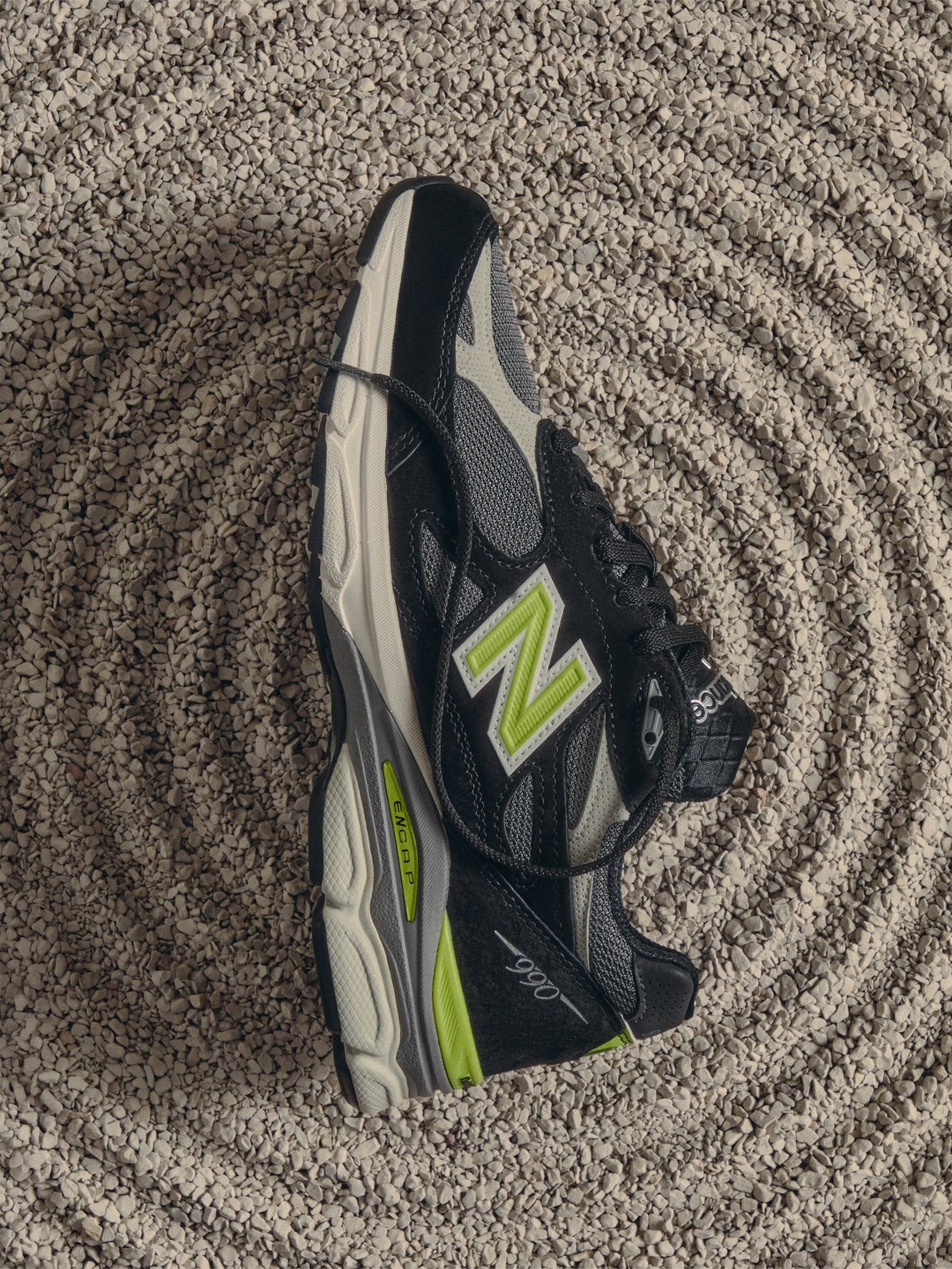 KITH × New Balance 990v3がユナイテッドアローズ & サンズから登場