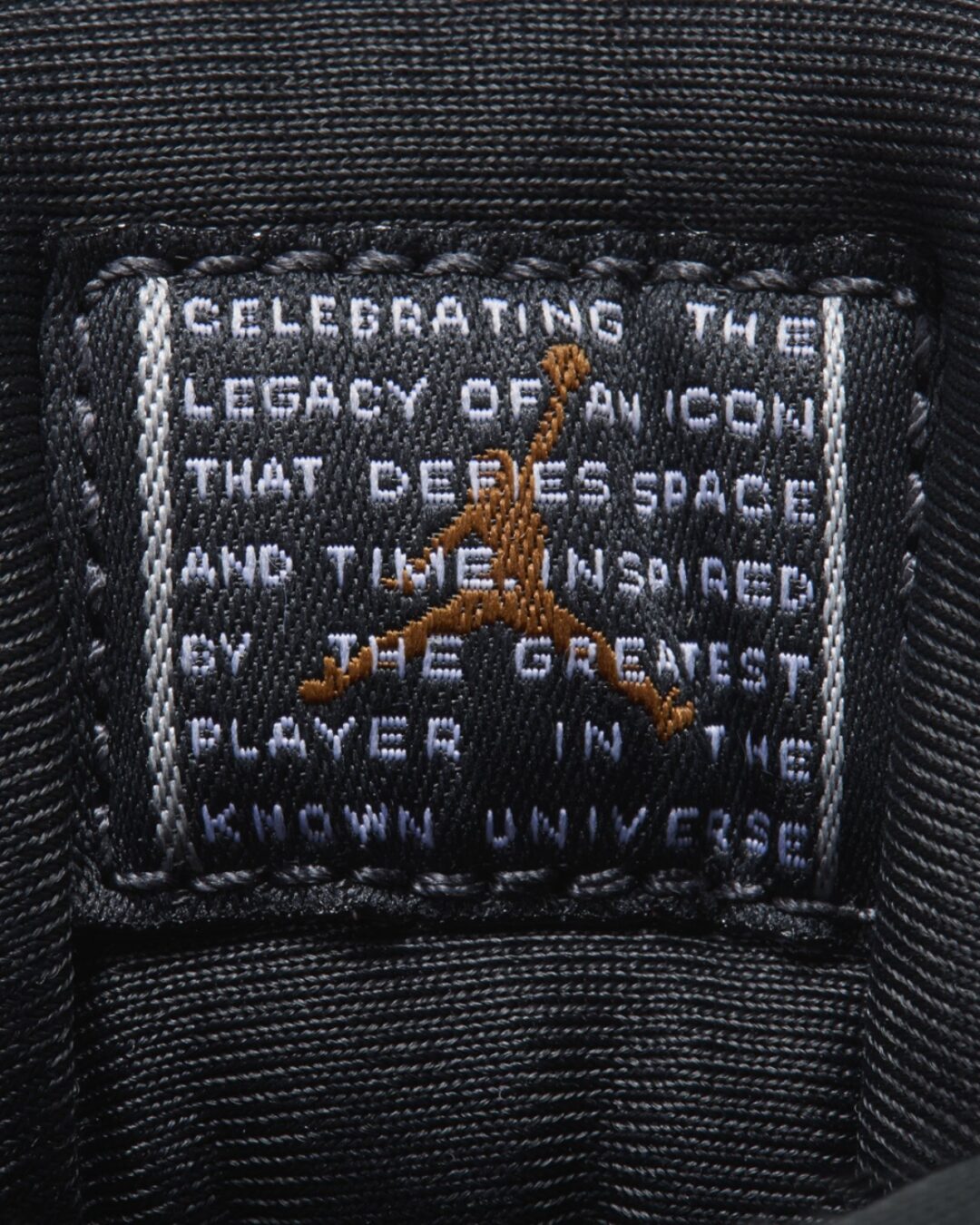 【11月11日発売】NIKE W AIR JORDAN 11 “Space Jam Magic Ball”