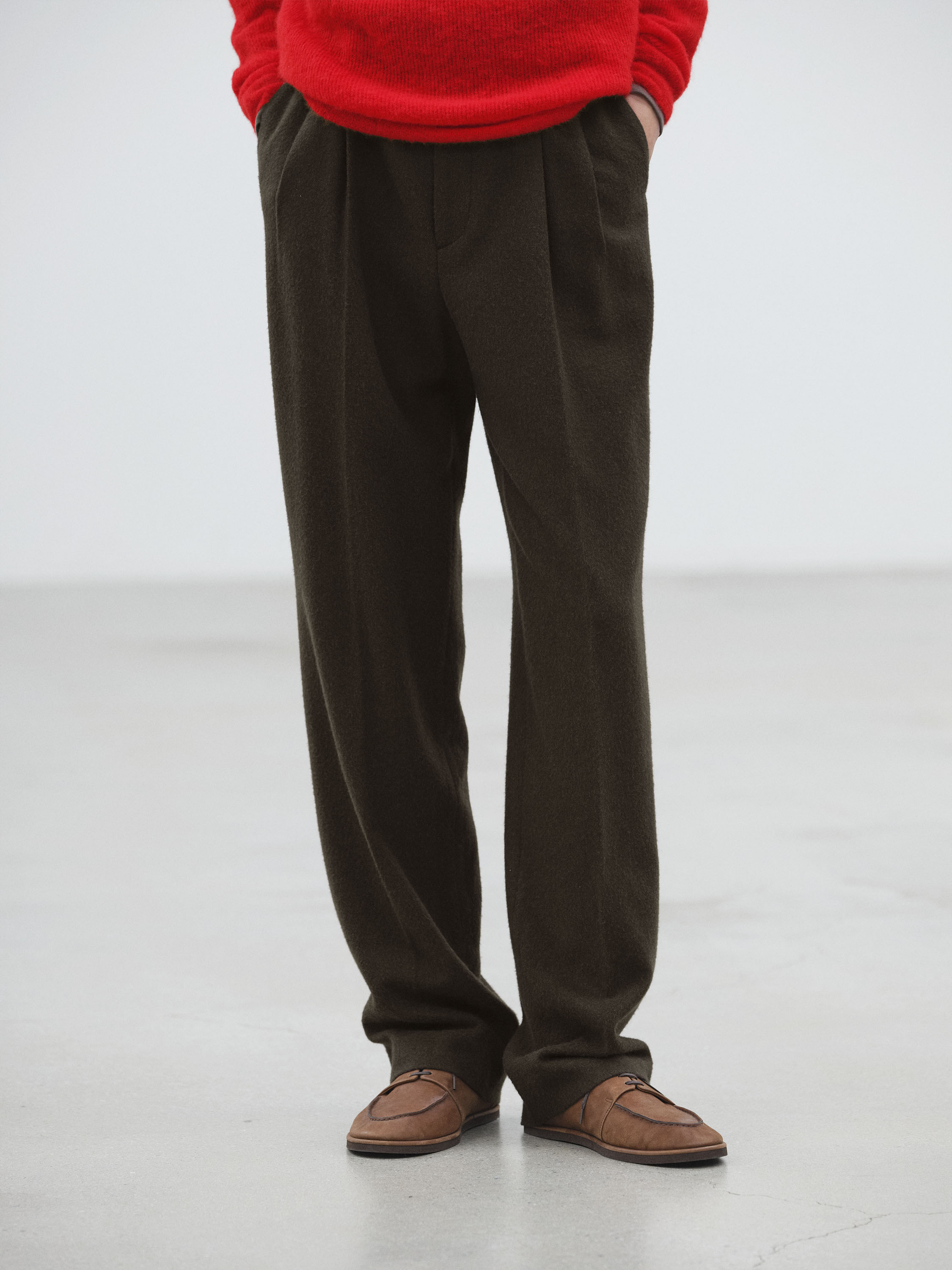 AURALEEの新作「BABY CAMEL FLANNEL TWO-TUCK SLACKS」登場!