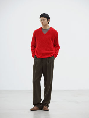 AURALEEの新作「BABY CAMEL FLANNEL TWO-TUCK SLACKS」登場!