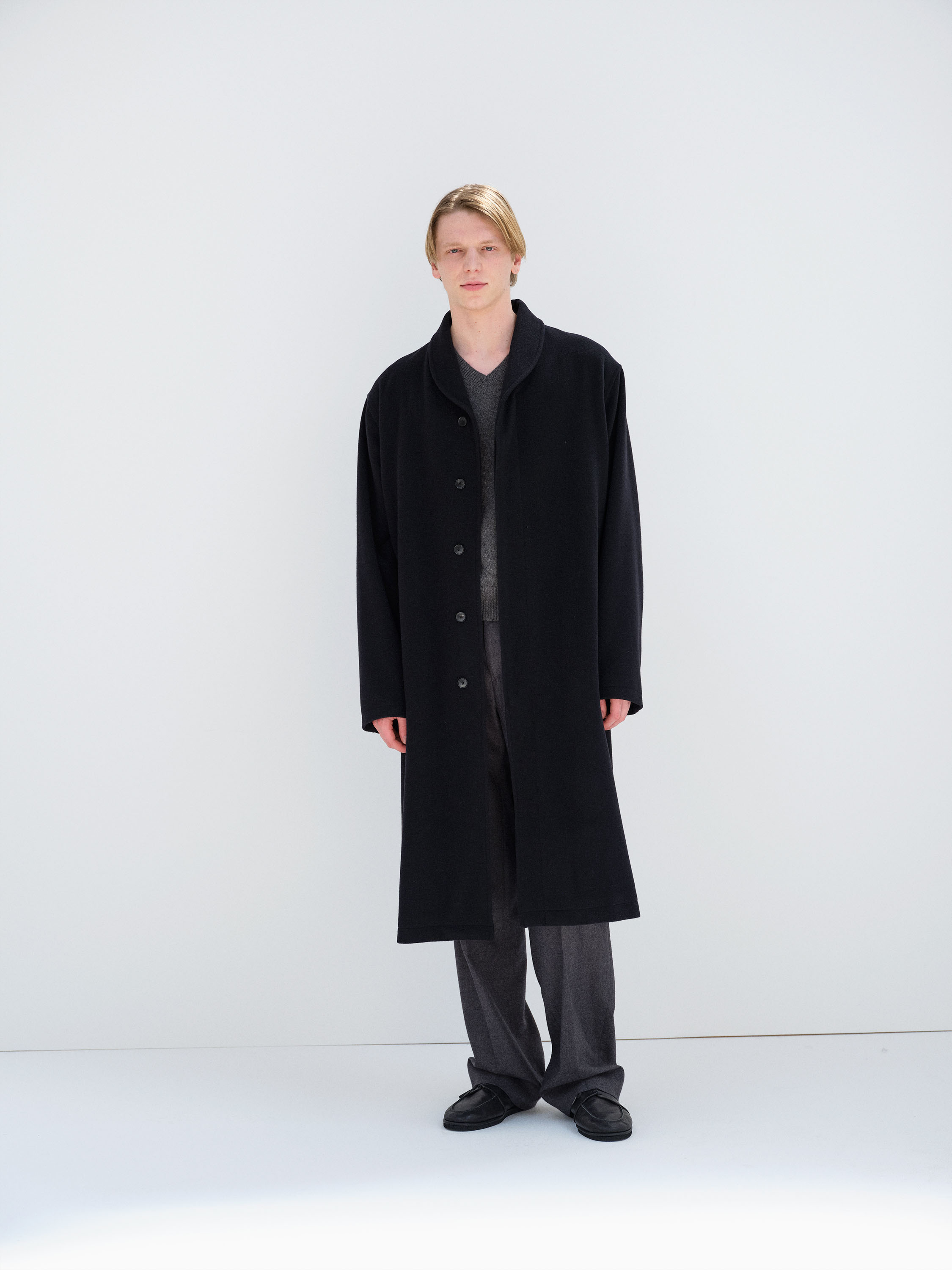 AURALEEの新作「SUPER FINE WOOL MOSSER SHAWL COLLAR COAT」