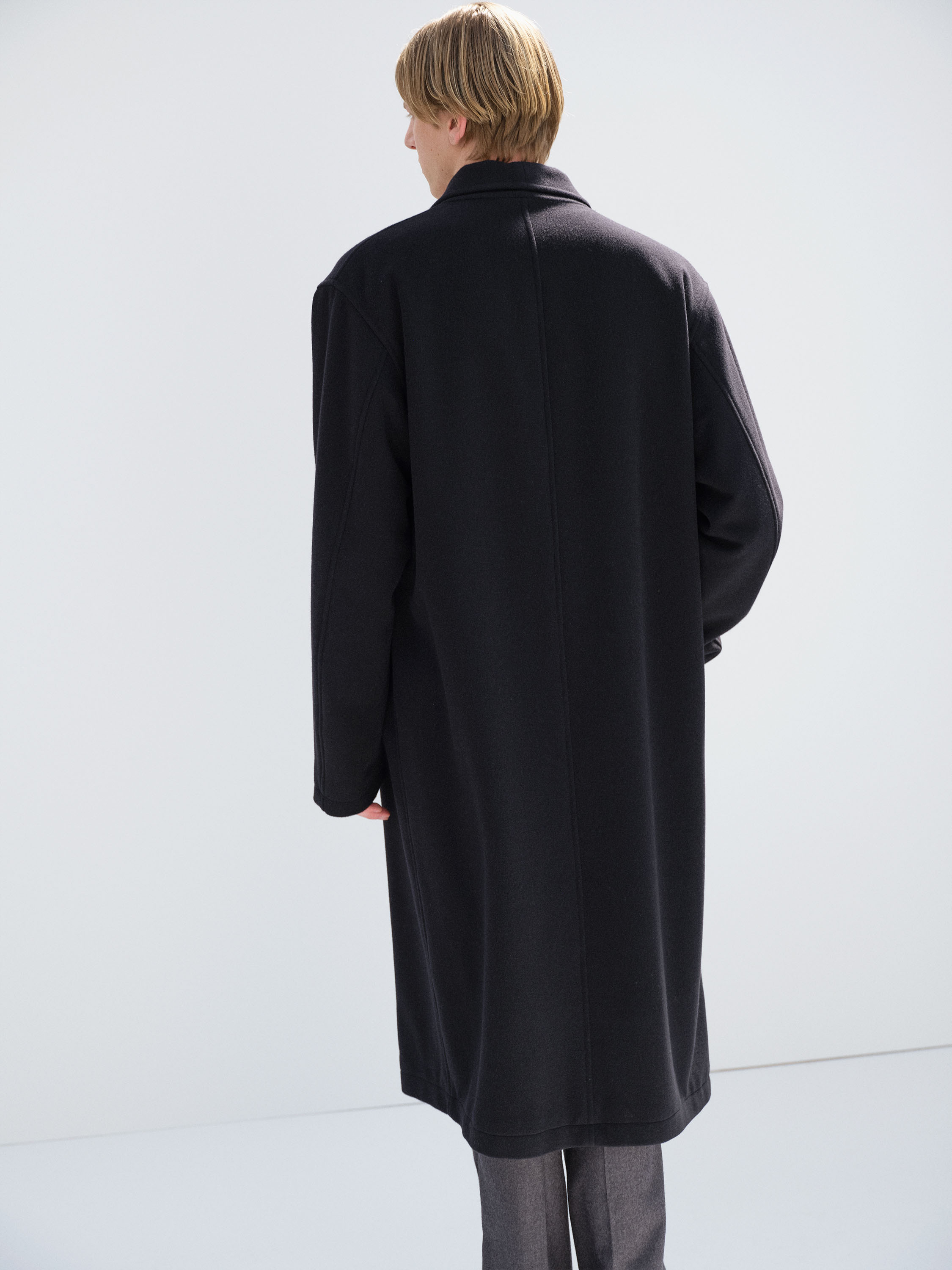 AURALEEの新作「SUPER FINE WOOL MOSSER SHAWL COLLAR COAT」