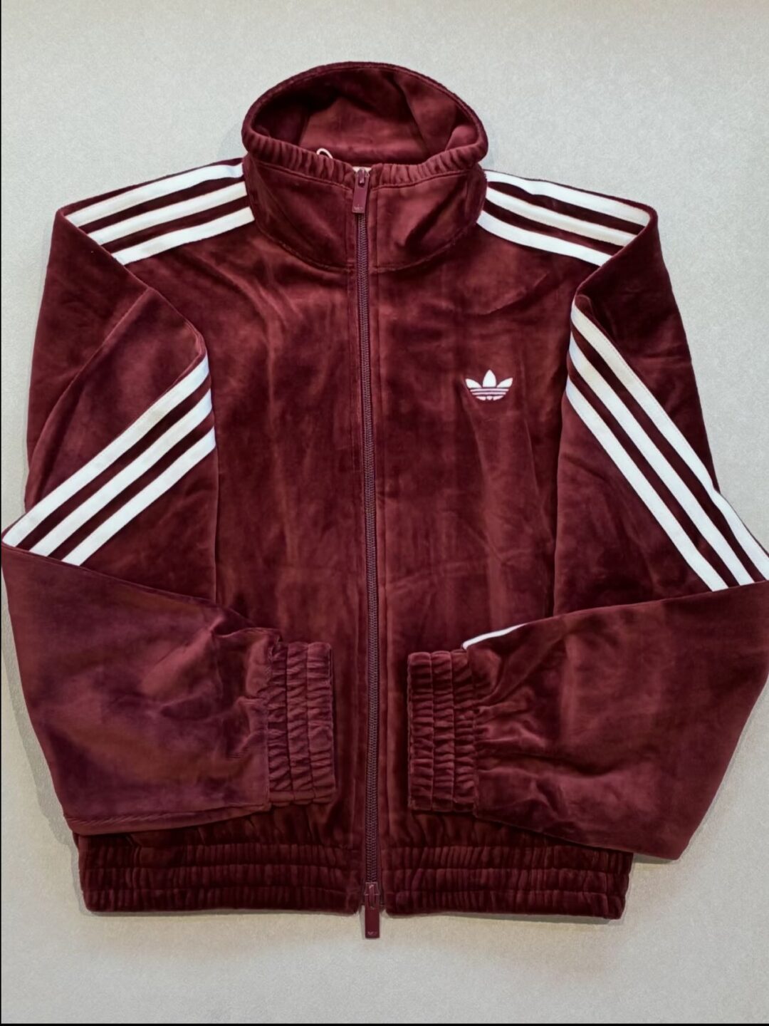 Goss!p｜adidas Originals 2026年モデル「Velour Zip-Up Sweatshirt」登場予定