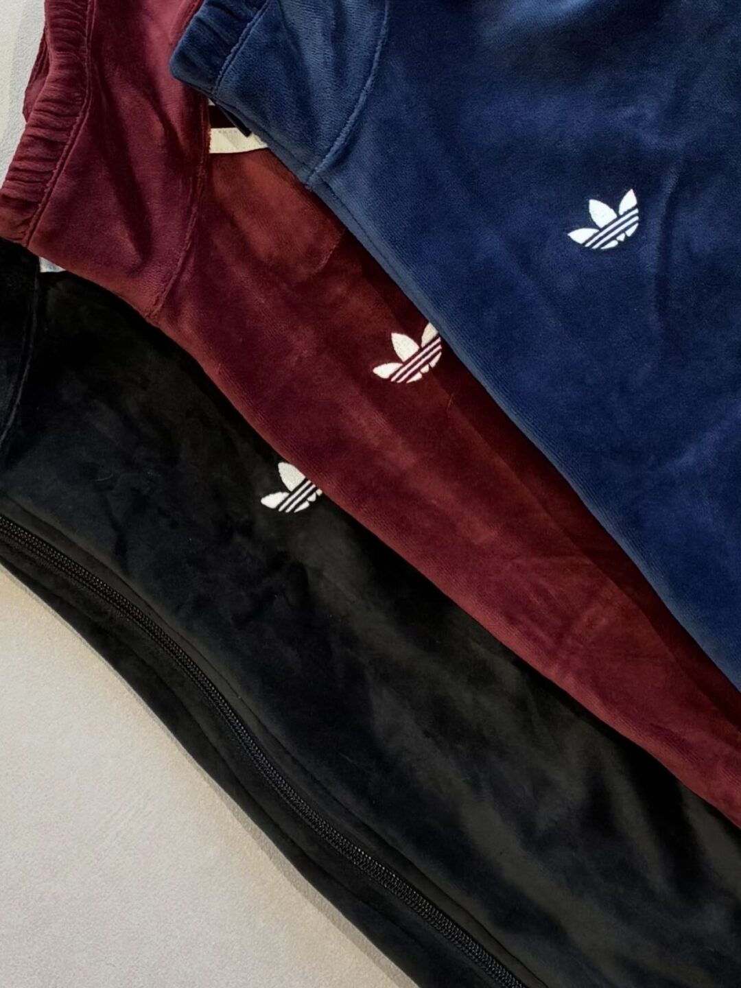 Goss!p｜adidas Originals 2026年モデル「Velour Zip-Up Sweatshirt」登場予定