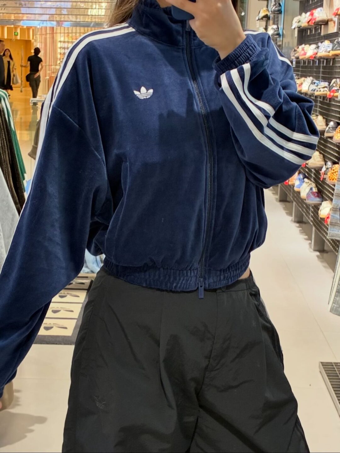 Goss!p｜adidas Originals 2026年モデル「Velour Zip-Up Sweatshirt」登場予定