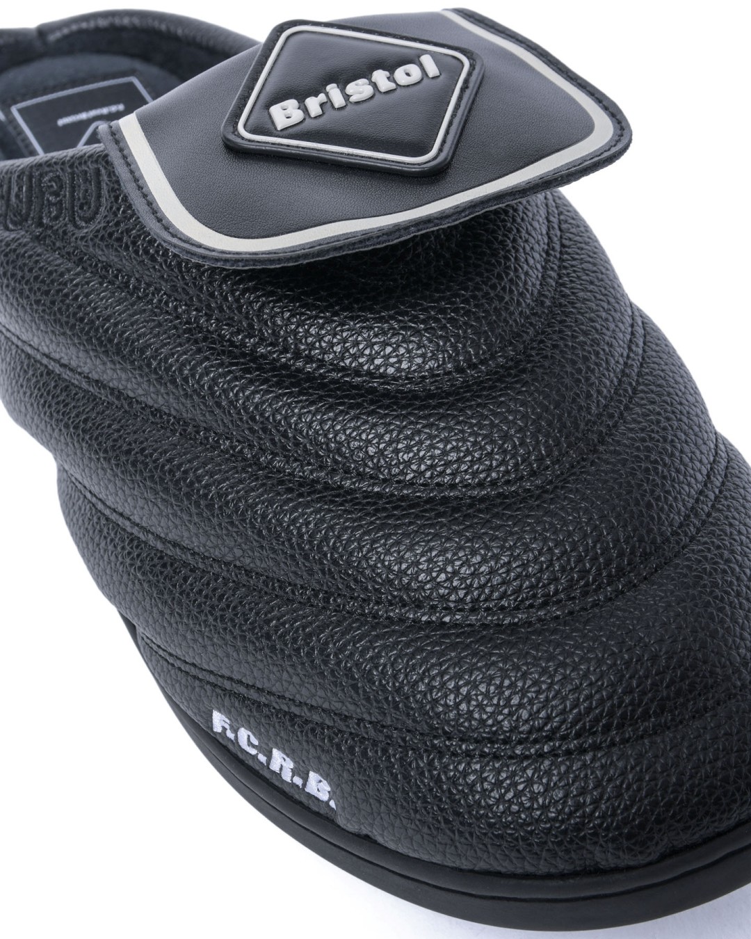 F.C.Real Bristol × SUBUの新作FLAP SANDALSが登場！