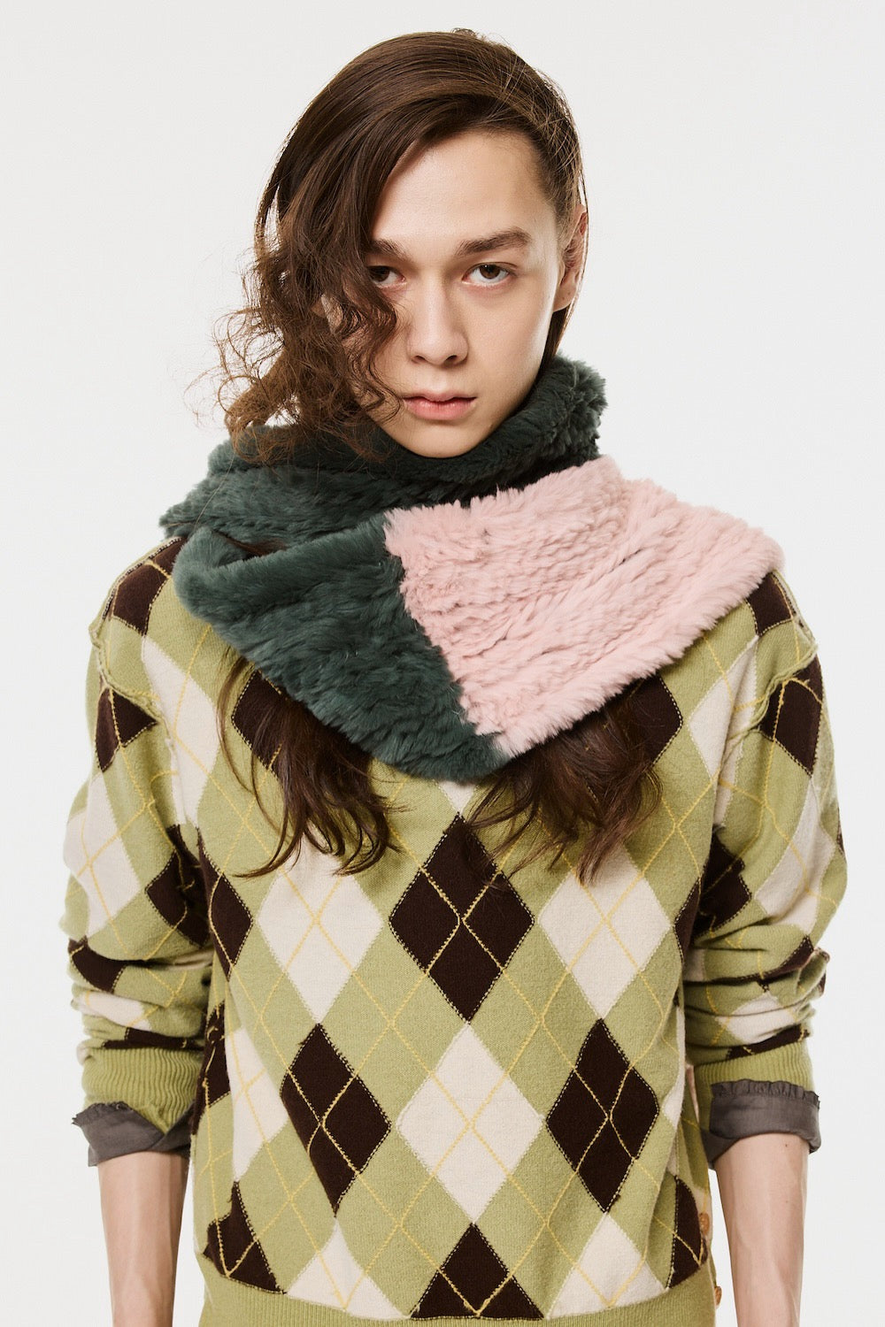 MASU RABBIT FUR SCARF - GREEN X PINK (型番: M26H9OJ004) 2026年秋冬コレクション