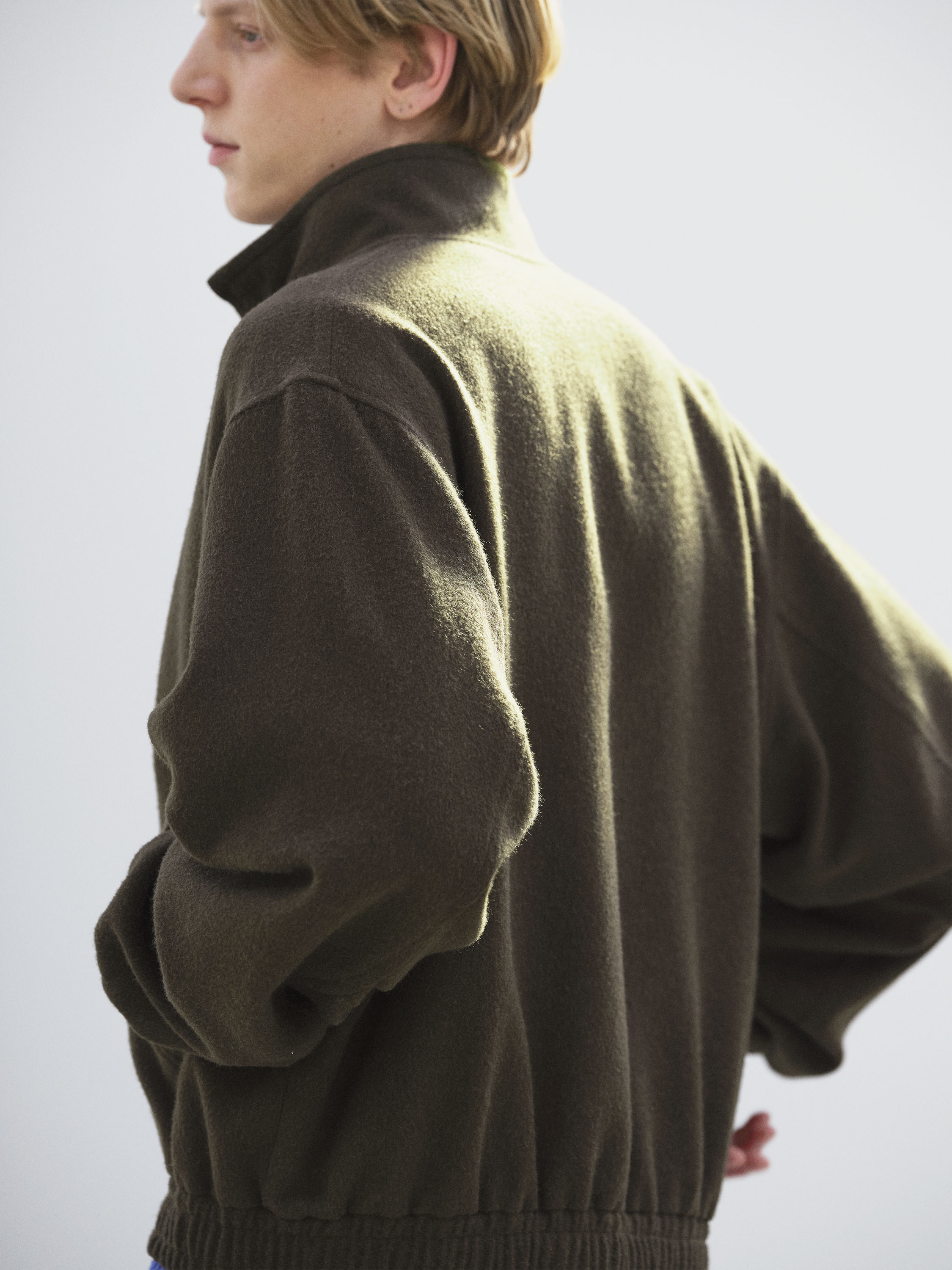AURALEEの新作「BABY CAMEL FLANNEL ZIP BLOUSON」登場
