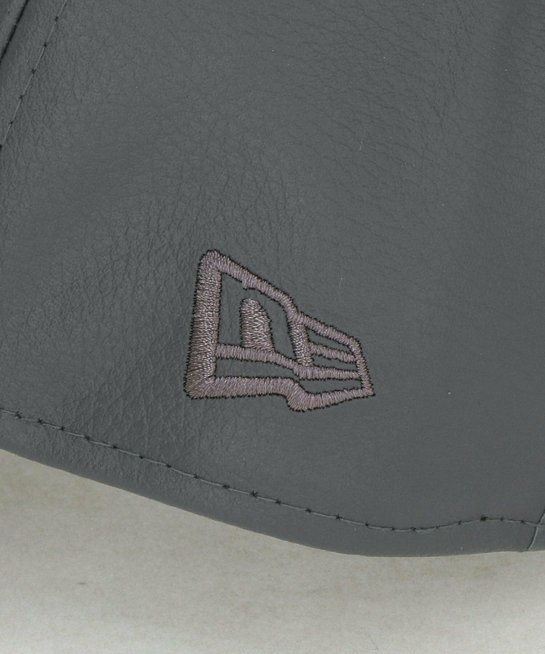 BEAUTY&YOUTH × New Era 別注レザーライクキャップ発売