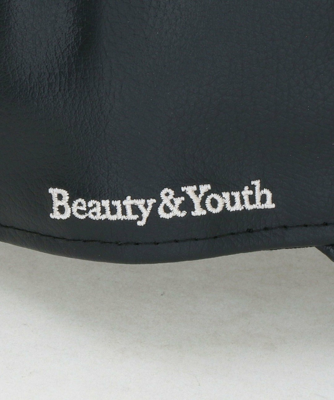 BEAUTY&YOUTH × New Era 別注レザーライクキャップ発売