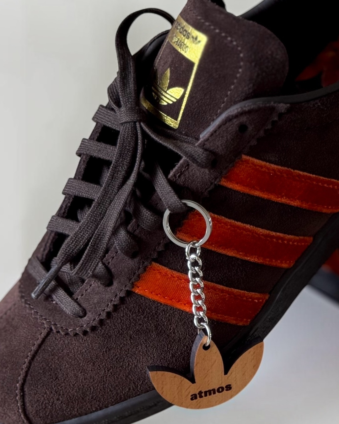 Goss!p｜atmos × adidasの新作TOBACCOが登場！紅葉をテーマにした限定モデル