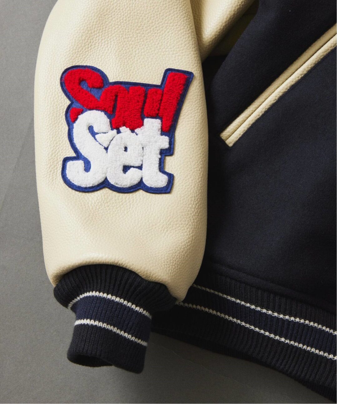 Goss!p｜JOURNAL STANDARD relume × TOKYO No.1 SOUL SET 別注のスタッフジャケット、2026年1月下旬発売