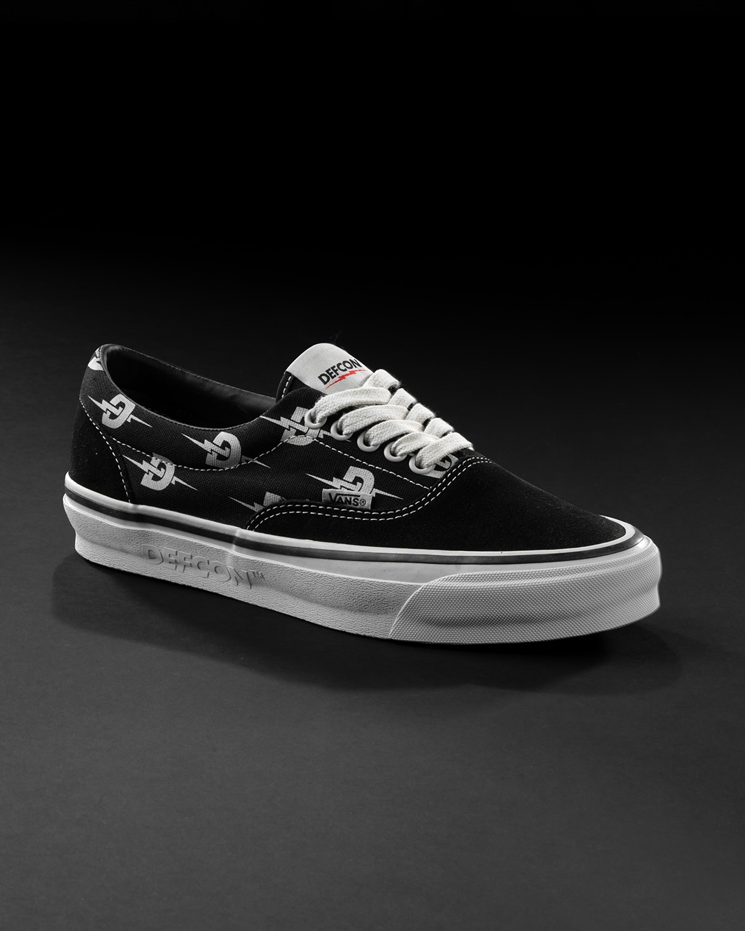 DEFCON × OTW by Vansの新作スニーカーが登場！