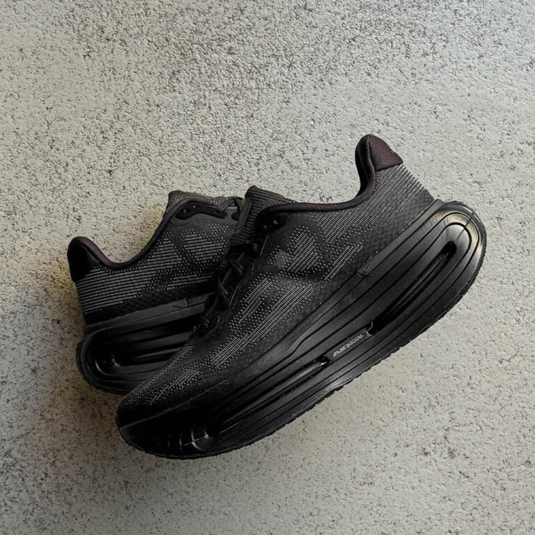 NIKE VOMERO PREMIUM SP “Skeleton” IV7509-001 価格¥29,700・10月15日発売