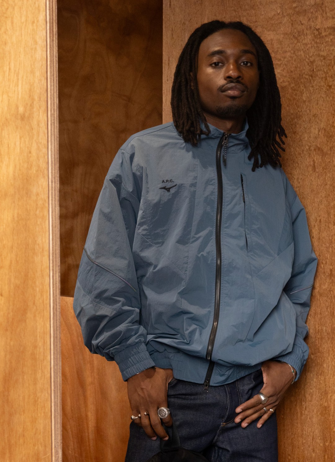 Goss!p｜A.P.C.とMizunoのコラボ第5弾、9/11発売決定！