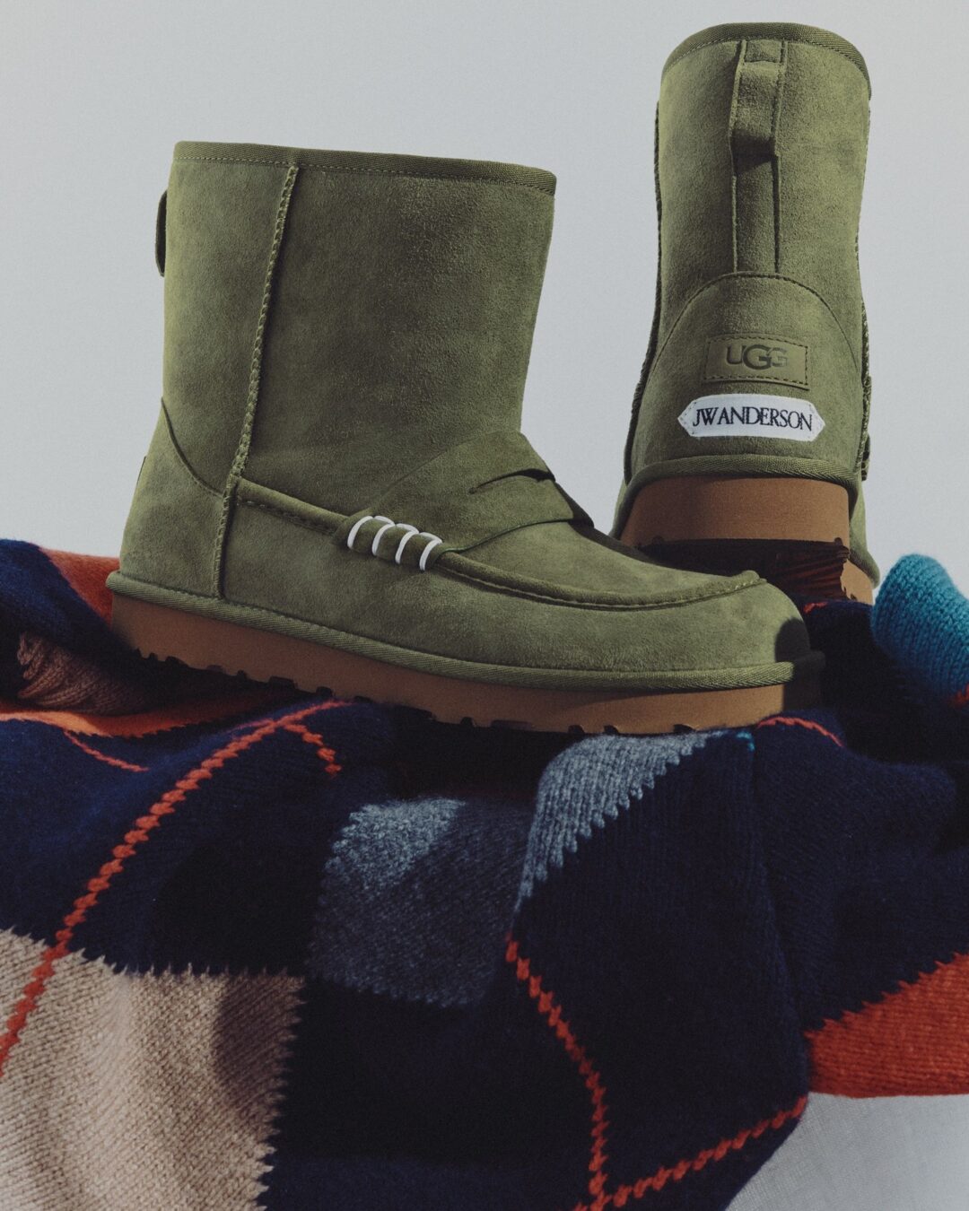UGGとJ.W. ANDERSONのコラボが10月15日に登場