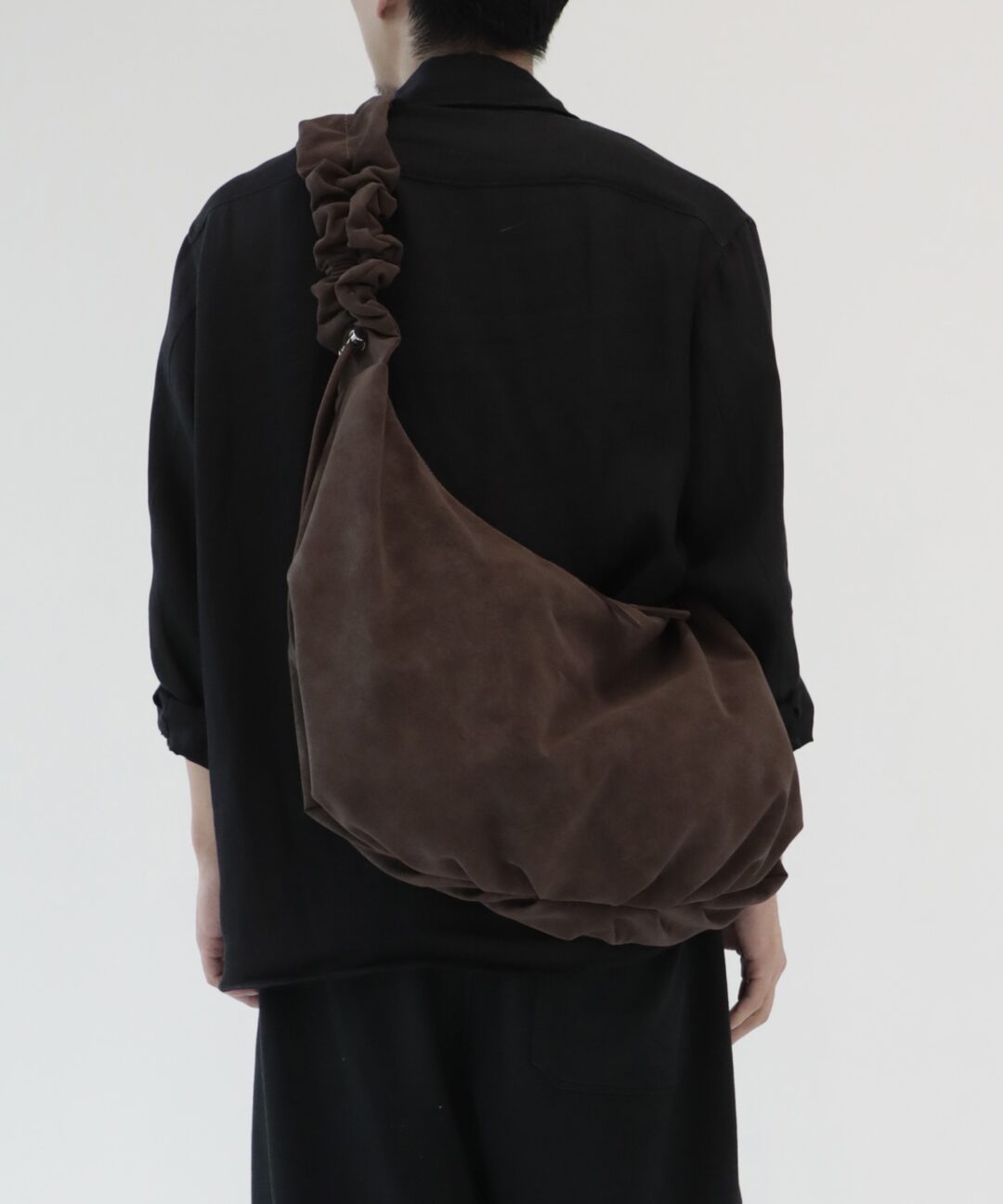 STUDIOUS ORIGINALの新作「3WAY ROUND SUEDE SHOULDER BAG」発売