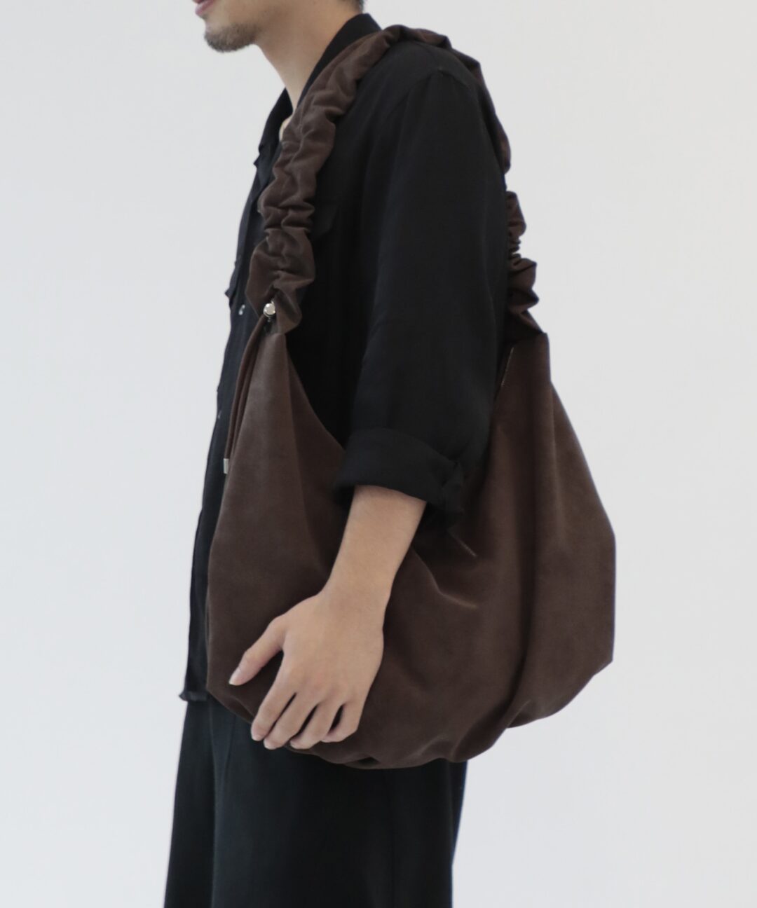 STUDIOUS ORIGINALの新作「3WAY ROUND SUEDE SHOULDER BAG」発売