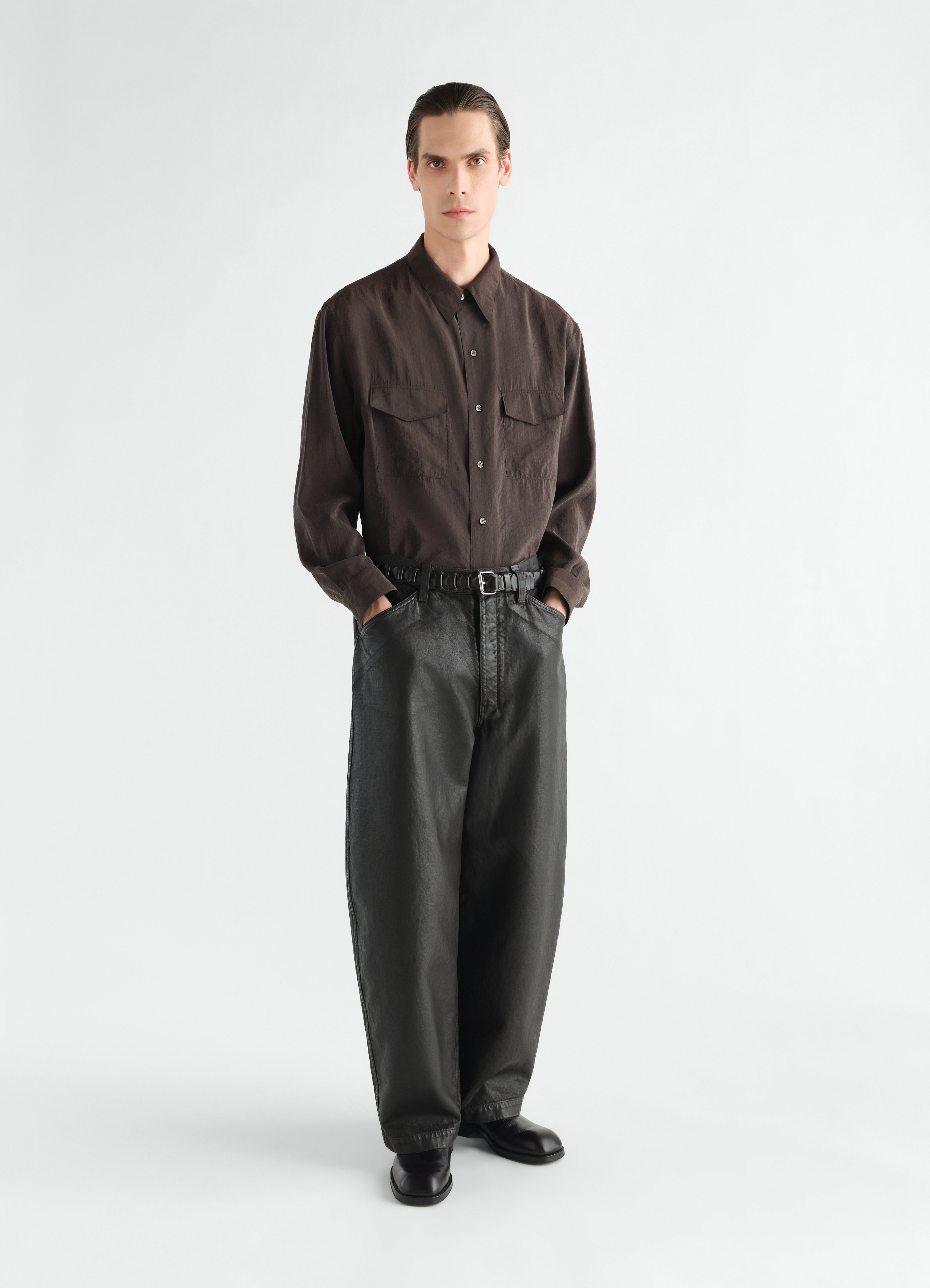 LEMAIRE MAXI WORKWEAR PANTS IN COATED DENIM PA1362 LD1083 2026年10月12日発売