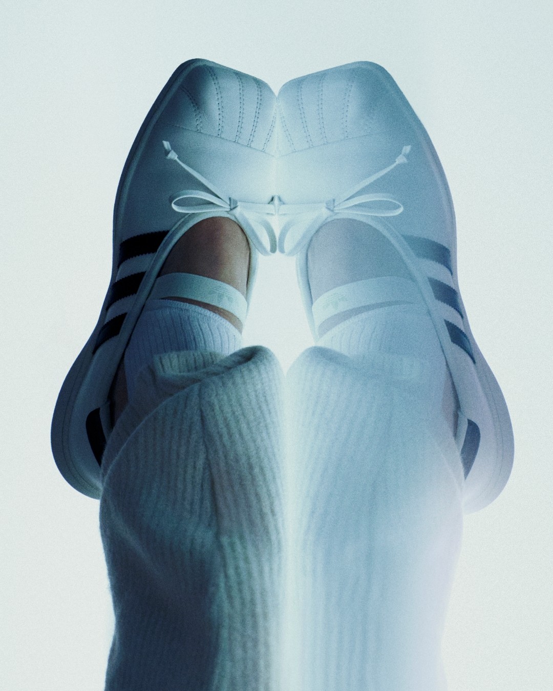 BLACKPINK JENNIEとadidasのコラボスニーカーが登場！