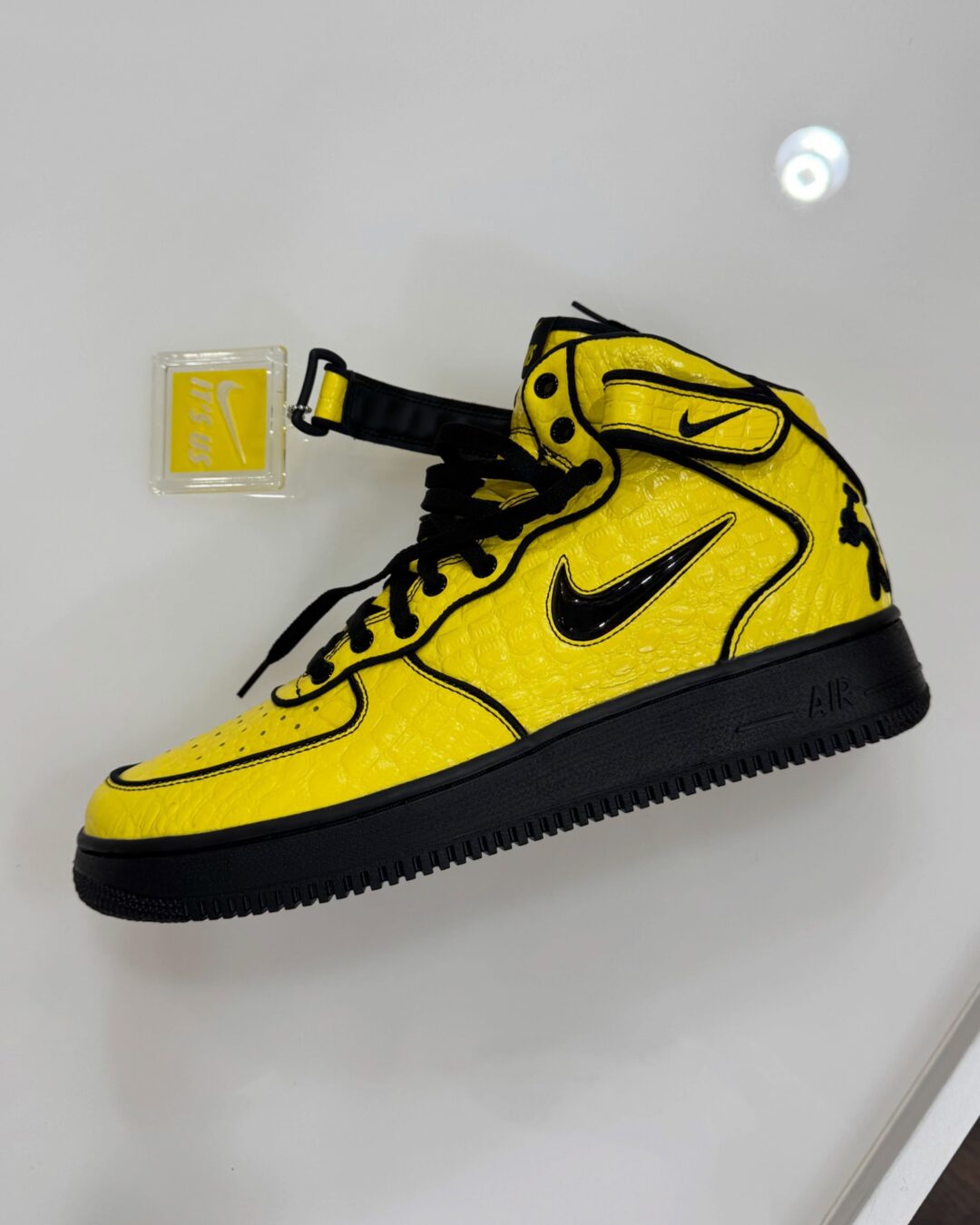 リル・ヨッティが手掛けるNIKE AIR FORCE 1 MID登場!