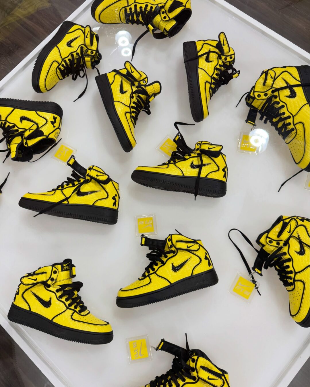 リル・ヨッティが手掛けるNIKE AIR FORCE 1 MID登場!