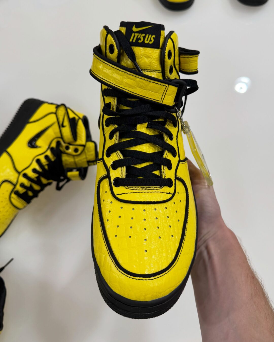 リル・ヨッティが手掛けるNIKE AIR FORCE 1 MID登場!